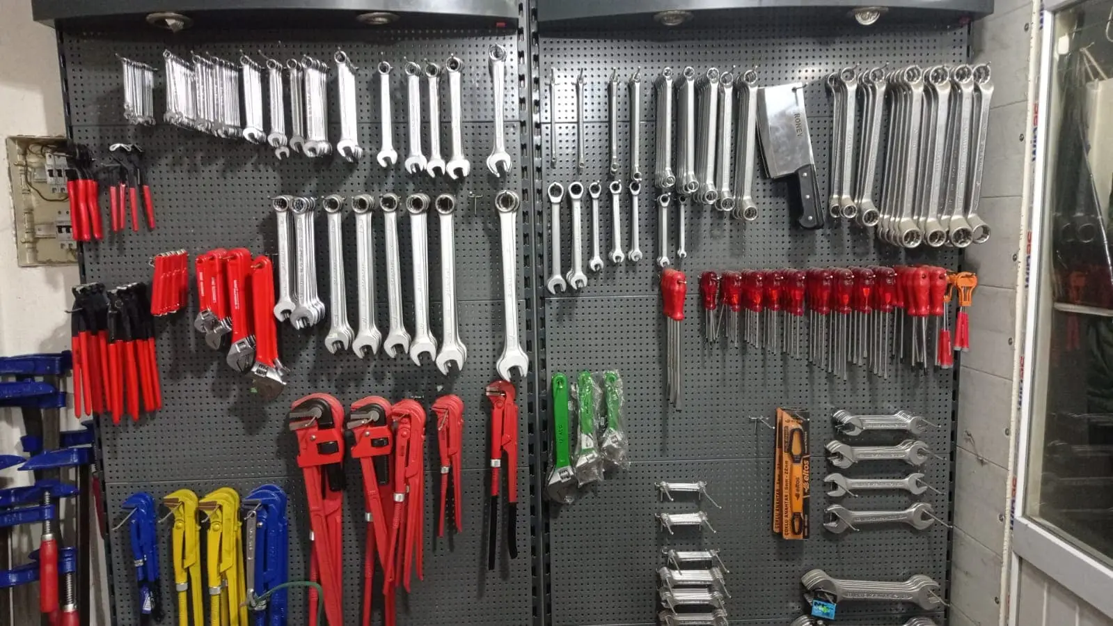 İzeltaş,tornavida,pense,anahtar